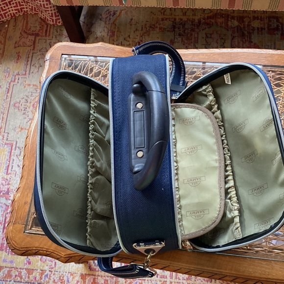 Sammy USA navy blue train case with lots of storage. New. Has lock. - Picture 8 of 10